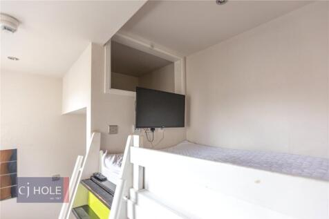 Compact and clean single bedroom with a neatly ...