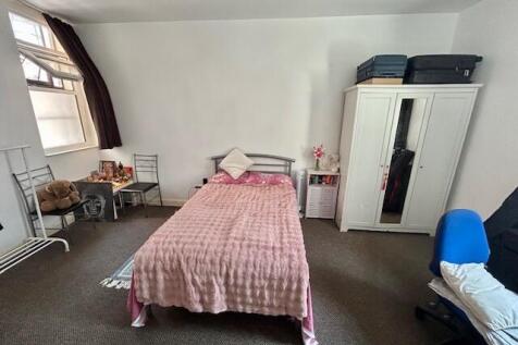 Cozy single bedroom featuring a comfortable bed...