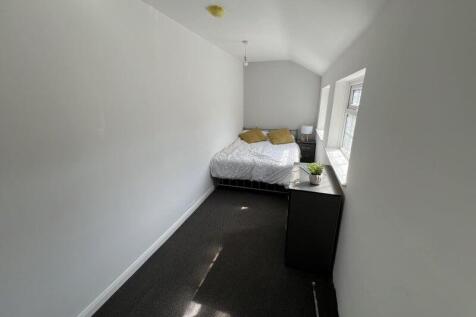 Bright and tidy double bedroom featuring a comf...