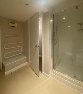 Spacious and modern bathroom suite featuring a ...