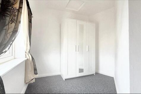 A bright and clean single bedroom with a large ...