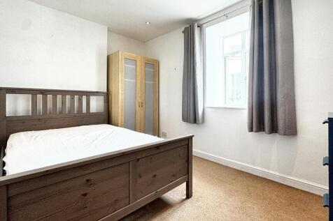 Bright and neat double bedroom featuring a stur...