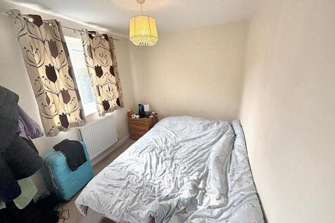 A cozy single bedroom featuring a comfortable b...