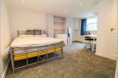 A bright and tidy double bedroom featuring a co...