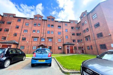 Bright and well-maintained brick apartment buil...