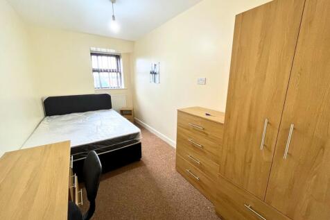 Bright and tidy double bedroom featuring a comf...