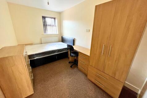 A tidy and well-maintained single bedroom featu...