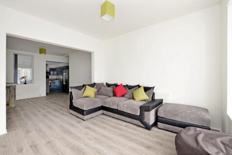 Bright and spacious contemporary living room fe...