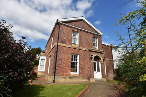 A charming detached red-brick house with classi...