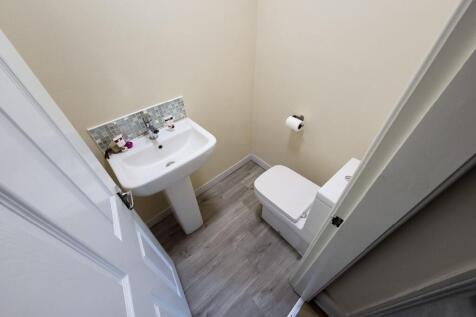 A clean and well-maintained compact WC featurin...