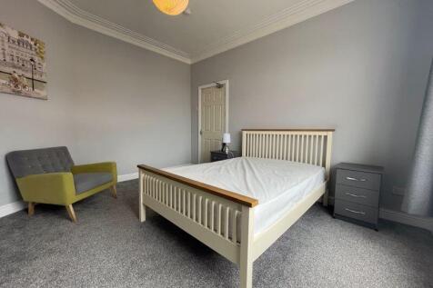 A tidy and inviting double bedroom featuring a ...