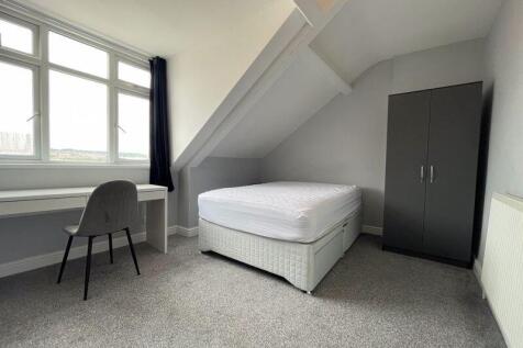 Bright and tidy double bedroom featuring a comf...