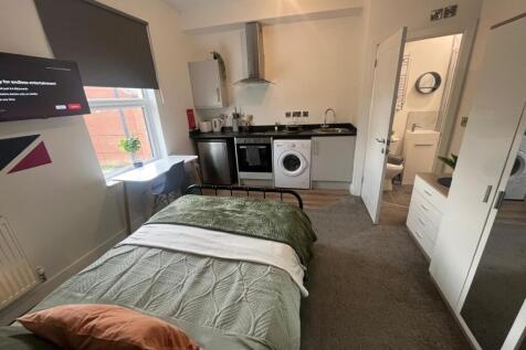 Cozy and well-maintained single bedroom featuri...