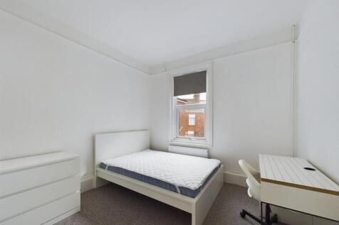 Bright and neat double bedroom featuring a comf...