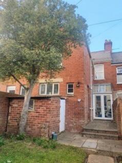 Charming terraced brick house with a well-maint...