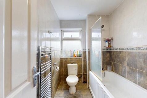 Bright and tidy bathroom featuring a full-size ...