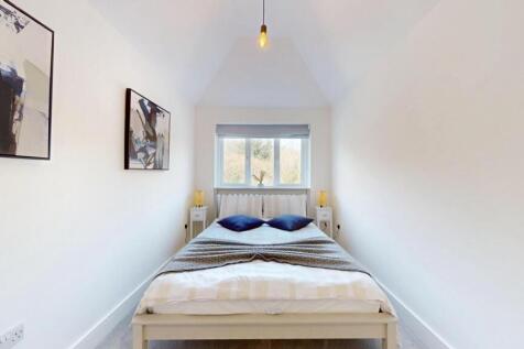 Bright and clean single bedroom featuring a nea...
