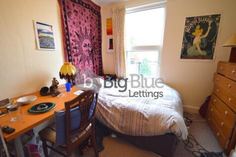 A cozy and well-maintained single bedroom featu...