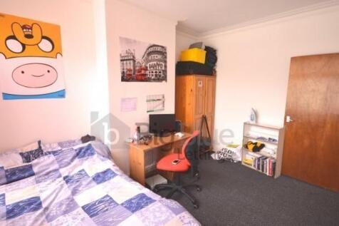 Cozy and well-kept double bedroom featuring a c...