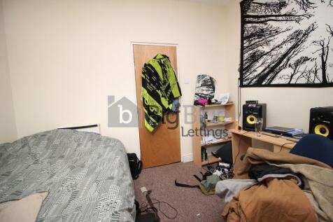 Cozy single bedroom featuring a comfortable bed...