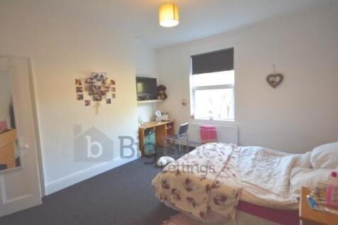 A compact, clean and well-maintained bathroom f...