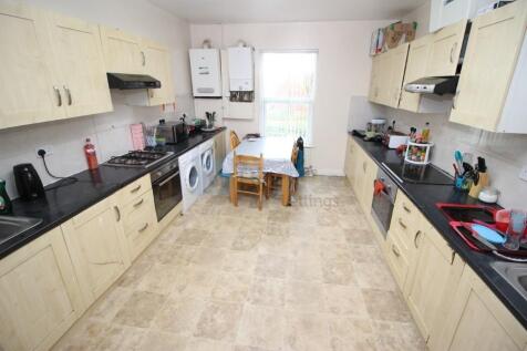 Bright and spacious kitchen with ample cabinetr...