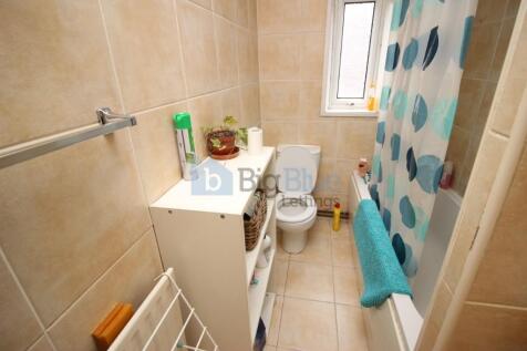 Well-maintained bathroom featuring a clean tile...