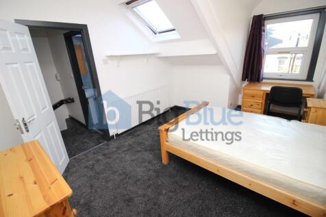 Bright and tidy double bedroom featuring a comf...