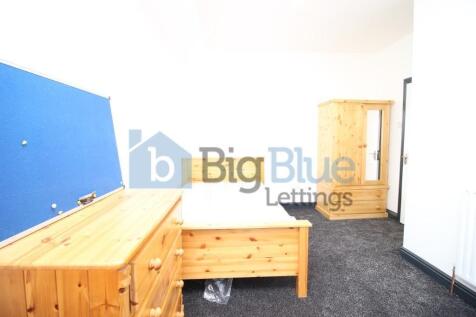 A bright and tidy double bedroom featuring natu...