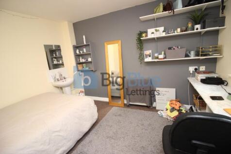 A cozy double bedroom featuring a comfortable d...