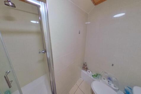 Bright bathroom suite featuring a clean, modern...