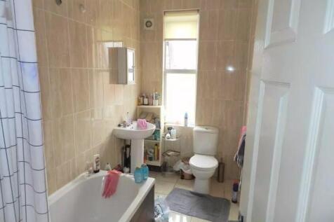 A bright and clean bathroom featuring a full ba...