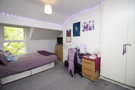 A cozy double bedroom featuring a comfortable d...