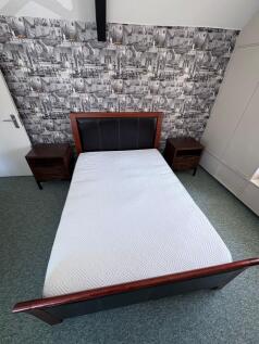 A neat and well-maintained double bedroom featu...