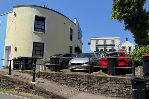 Charming street view showcasing a well-maintain...