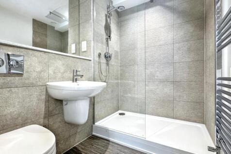 A modern bathroom suite featuring a spacious wa...