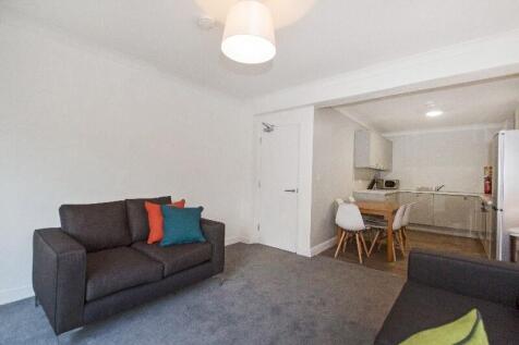 A cozy and well-maintained living room featurin...
