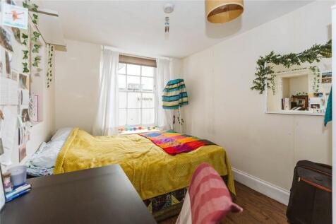 A cozy double bedroom featuring a comfortable d...