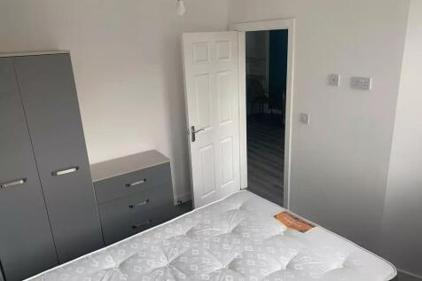 Bright and clean double bedroom featuring moder...