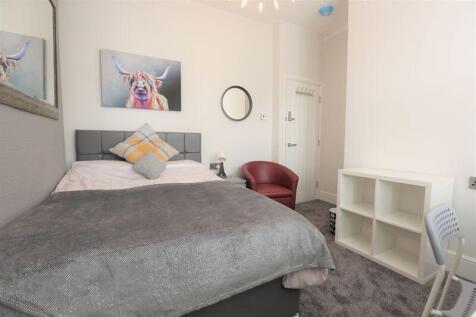 A cozy double bedroom featuring a comfortable d...
