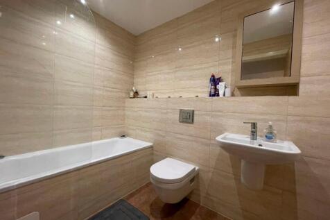 A modern and well-maintained bathroom suite fea...
