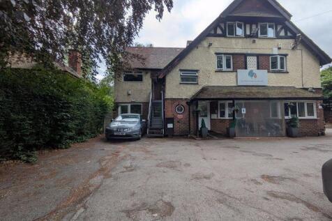 A semi-detached house featuring a spacious driv...