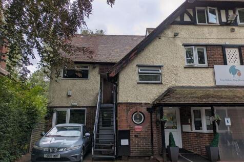 Charming front view of a traditional semi-detac...