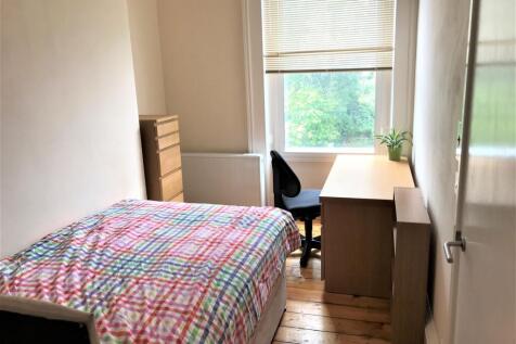 A neat and bright single bedroom featuring a co...