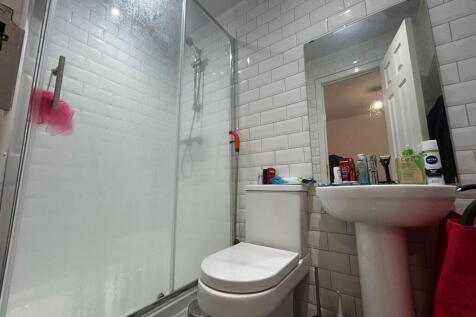A modern and well-maintained bathroom suite fea...