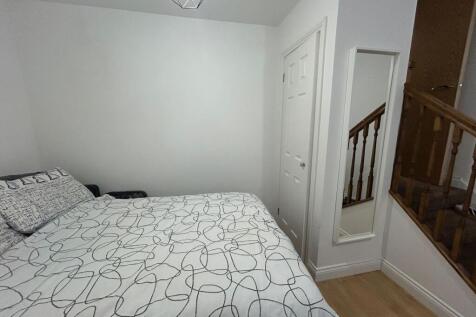 A modern double bedroom with a comfortable bed ...