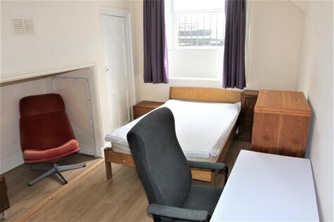 Bright and tidy single bedroom featuring a comf...