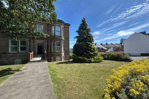 Beautiful front view of a charming detached hou...