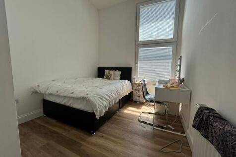 A bright and tidy double bedroom featuring a co...