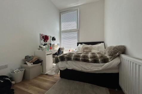Cozy single bedroom featuring a comfortable bed...